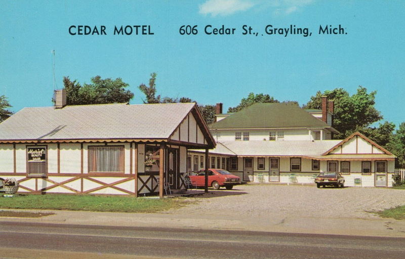 Cedar Motel (Bennett Motel, Clarks Motel) - Cedar Motel Vintage Postcard Back (newer photo)